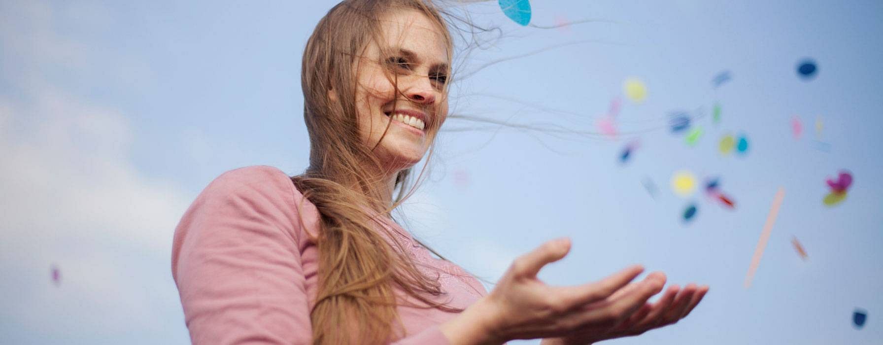 Frau mit braunem langem Haar