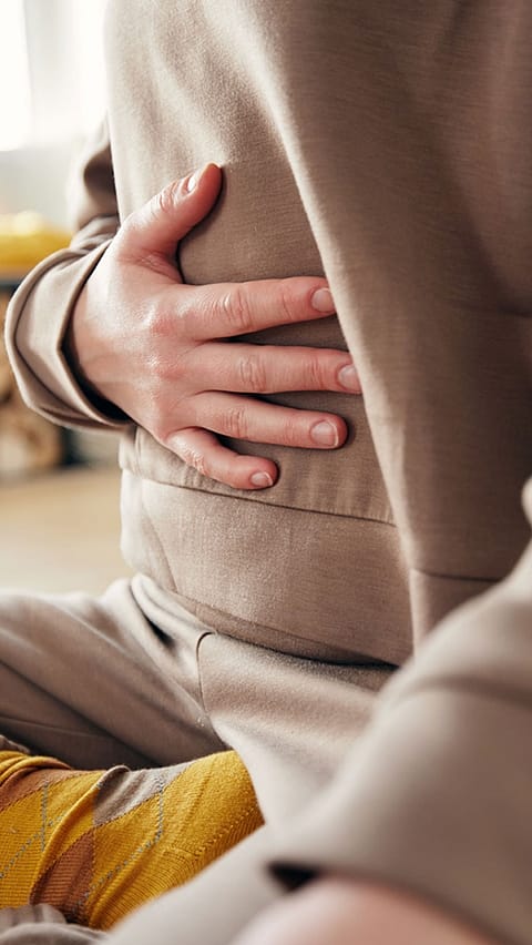 Hand auf Bauch