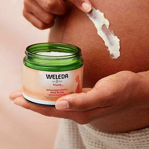 Schwangere Frau mit Schwangerschafts Body Butter