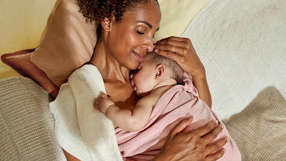 Baby bei der Mutter